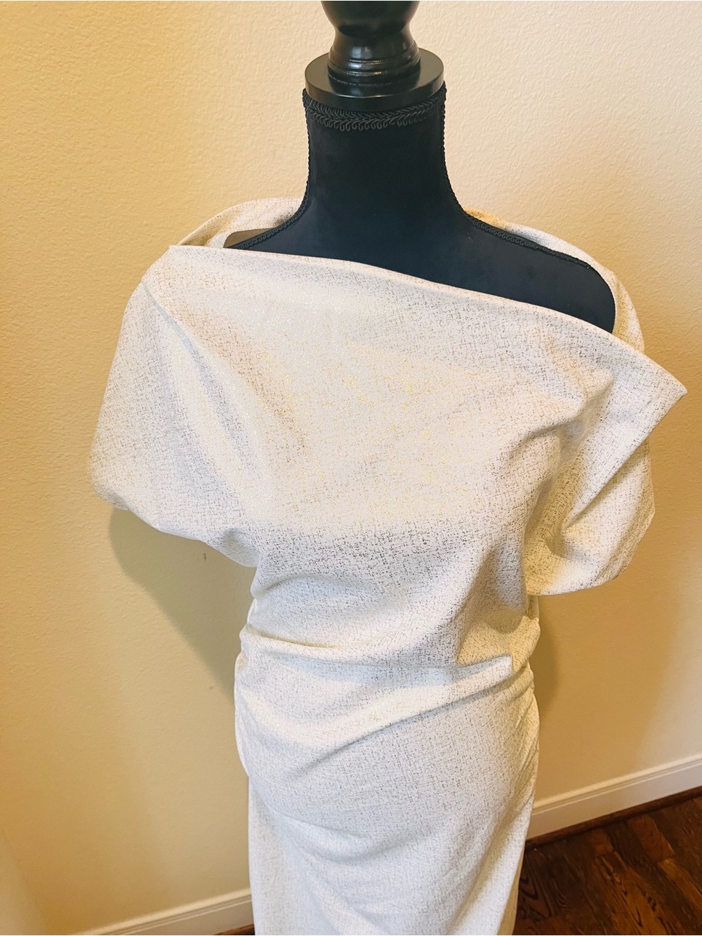 Gibson Latimer One-Shoulder Ivory Textured Dress